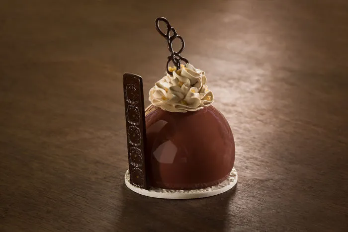 Artist Can’t Eat Sweets Due To Health Problems So He Creates Them From Porcelain Instead
