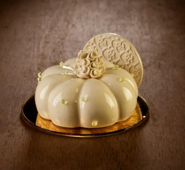 Artist Can’t Eat Sweets Due To Health Problems So He Creates Them From Porcelain Instead