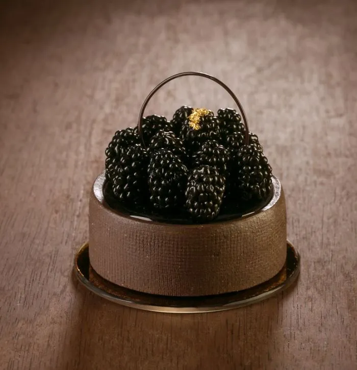 Artist Can’t Eat Sweets Due To Health Problems So He Creates Them From Porcelain Instead