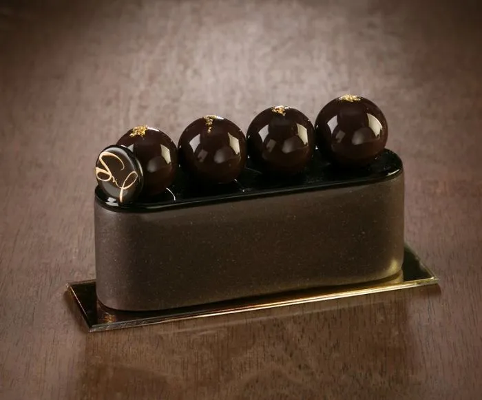 Artist Can’t Eat Sweets Due To Health Problems So He Creates Them From Porcelain Instead
