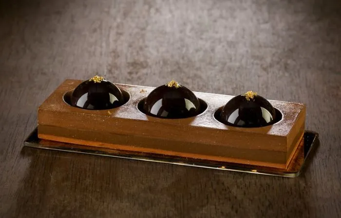 Artist Can’t Eat Sweets Due To Health Problems So He Creates Them From Porcelain Instead