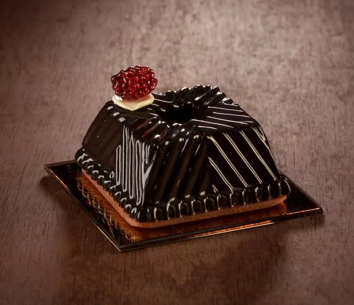 Artist Can’t Eat Sweets Due To Health Problems So He Creates Them From Porcelain Instead