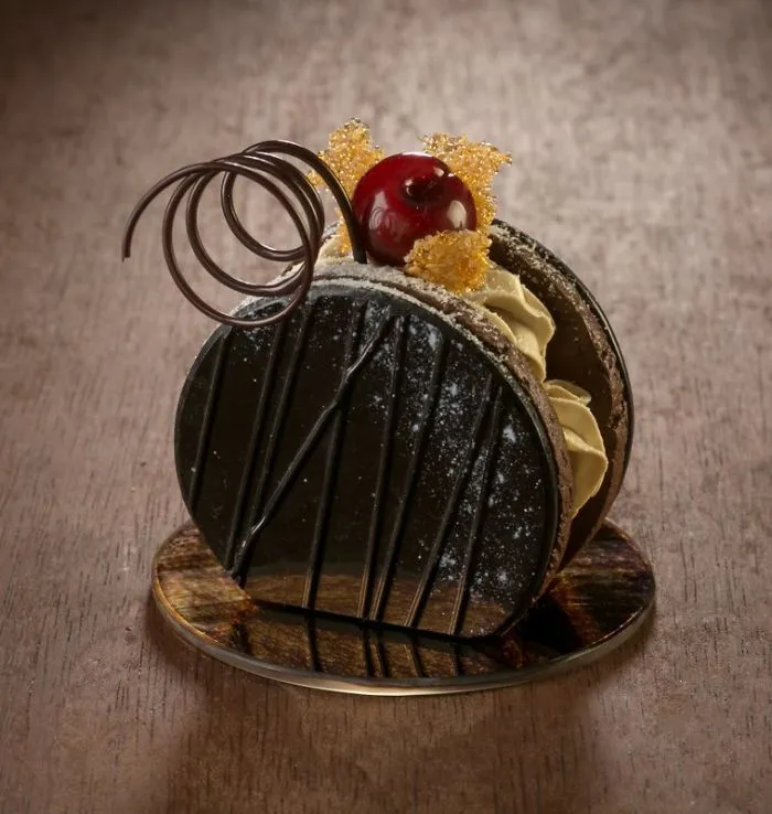Artist Can’t Eat Sweets Due To Health Problems So He Creates Them From Porcelain Instead