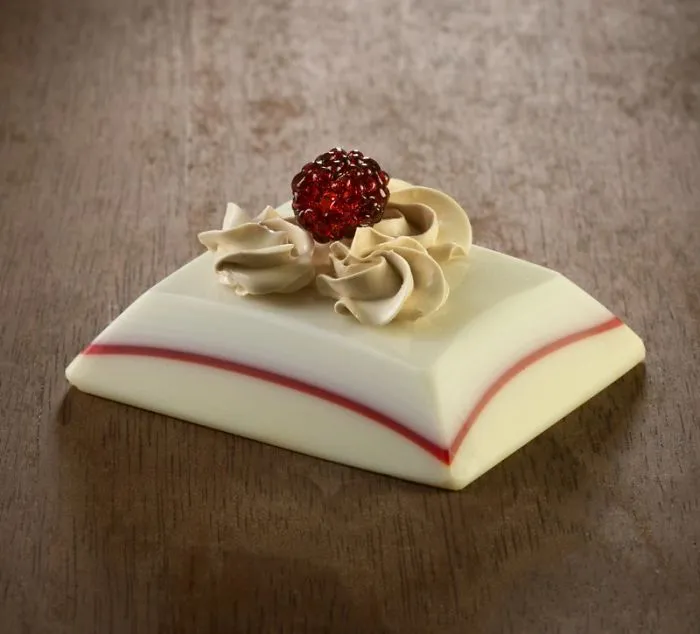 Artist Can’t Eat Sweets Due To Health Problems So He Creates Them From Porcelain Instead