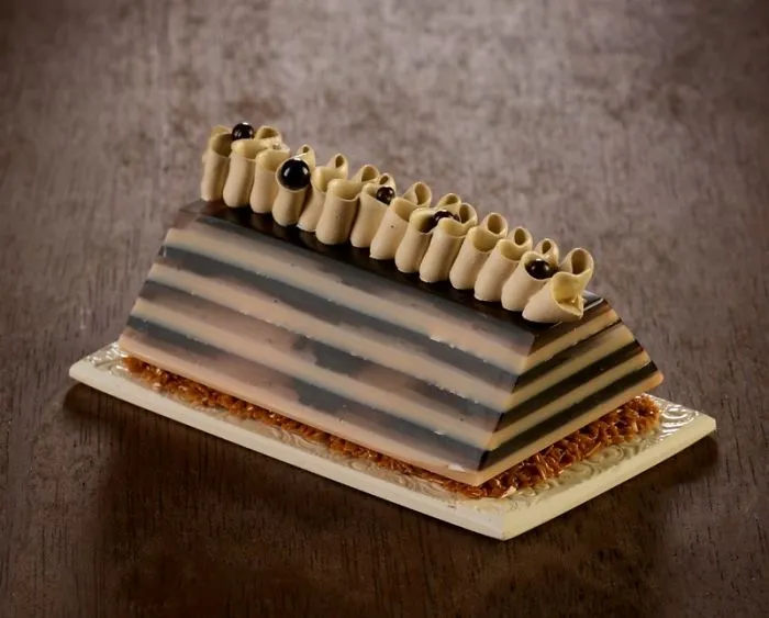 Artist Can’t Eat Sweets Due To Health Problems So He Creates Them From Porcelain Instead