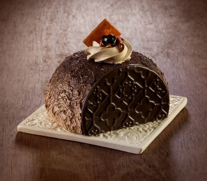 Artist Can’t Eat Sweets Due To Health Problems So He Creates Them From Porcelain Instead