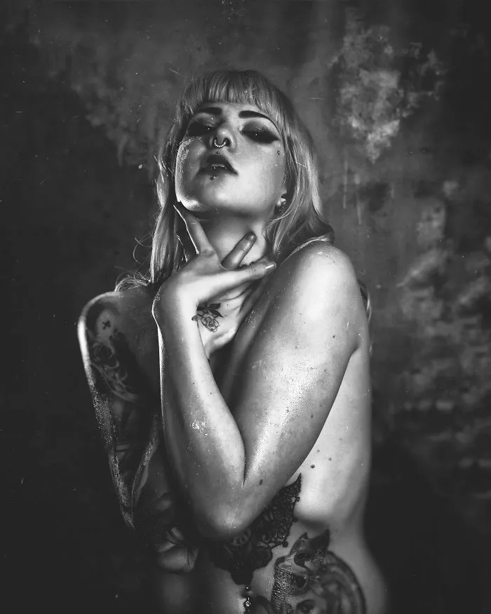 I Decided To Focus On The Raw Beauty Of The Female Form By Highlighting It With Oil & Dust.
