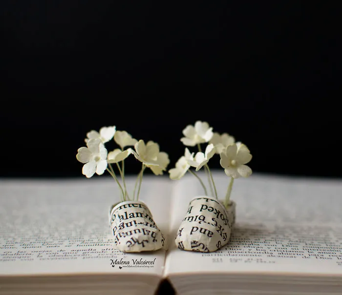 Hago miniaturas de papel reciclando libros viejos