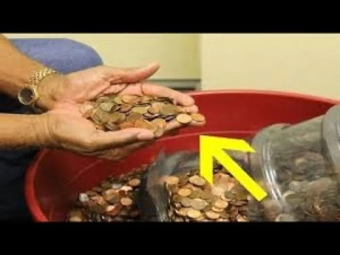 Man Cashing In Pennies He Collected For 45 Years Is Speechless At What The Bank Says