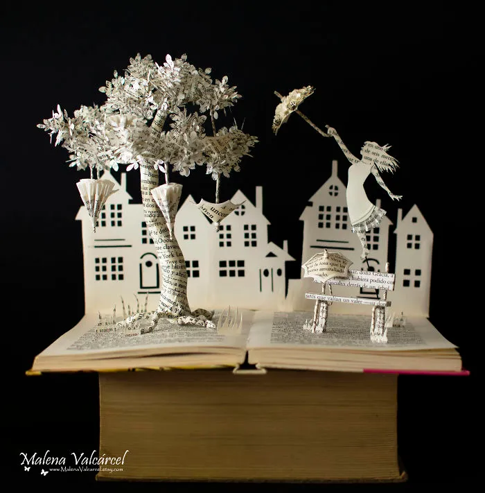 Hago miniaturas de papel reciclando libros viejos