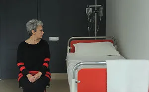 Video: This Will Make You Cry! The Parents Of Romanian Children  Suffering From Cancer „live” On A Hospital Chair For Months