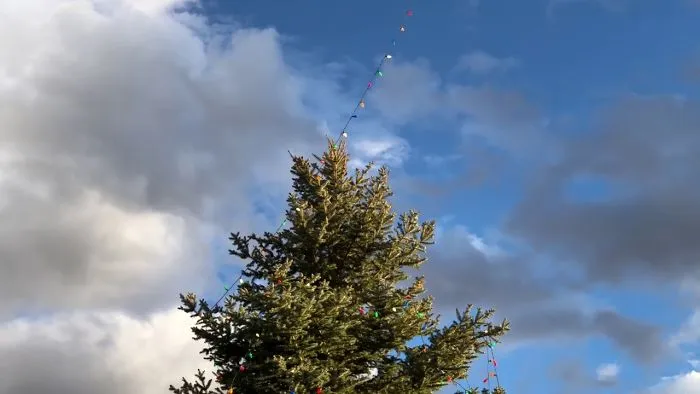 #dadsolutions: Decorating The Christmas Tree With A Drone