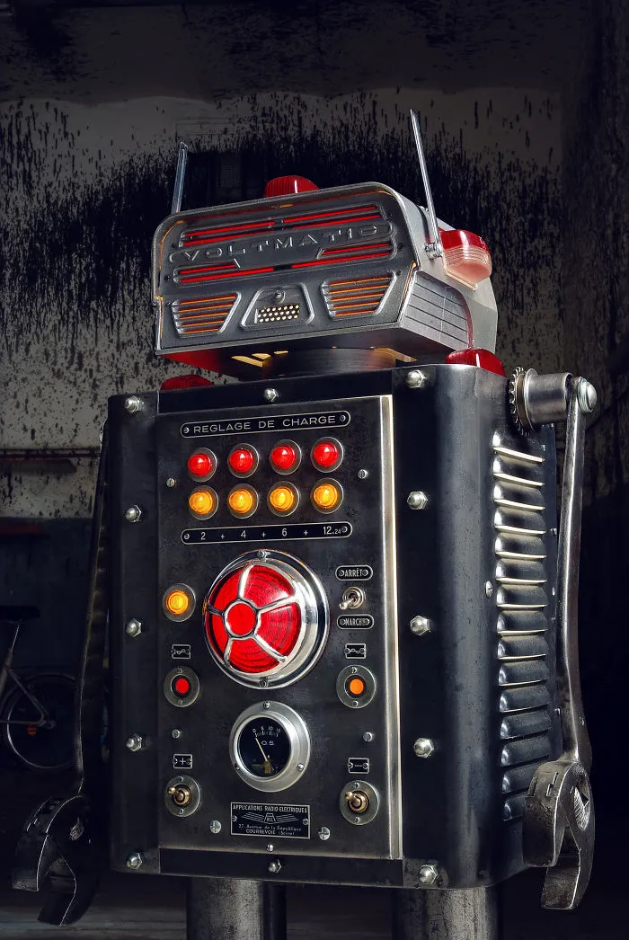 I Sculpt Illuminated Robots From Upcycled Materials