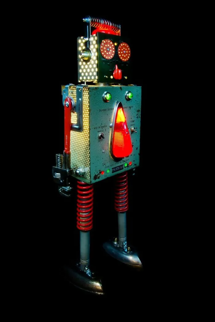 I Sculpt Illuminated Robots From Upcycled Materials