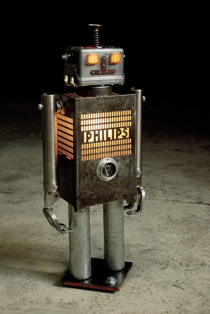 I Sculpt Illuminated Robots From Upcycled Materials