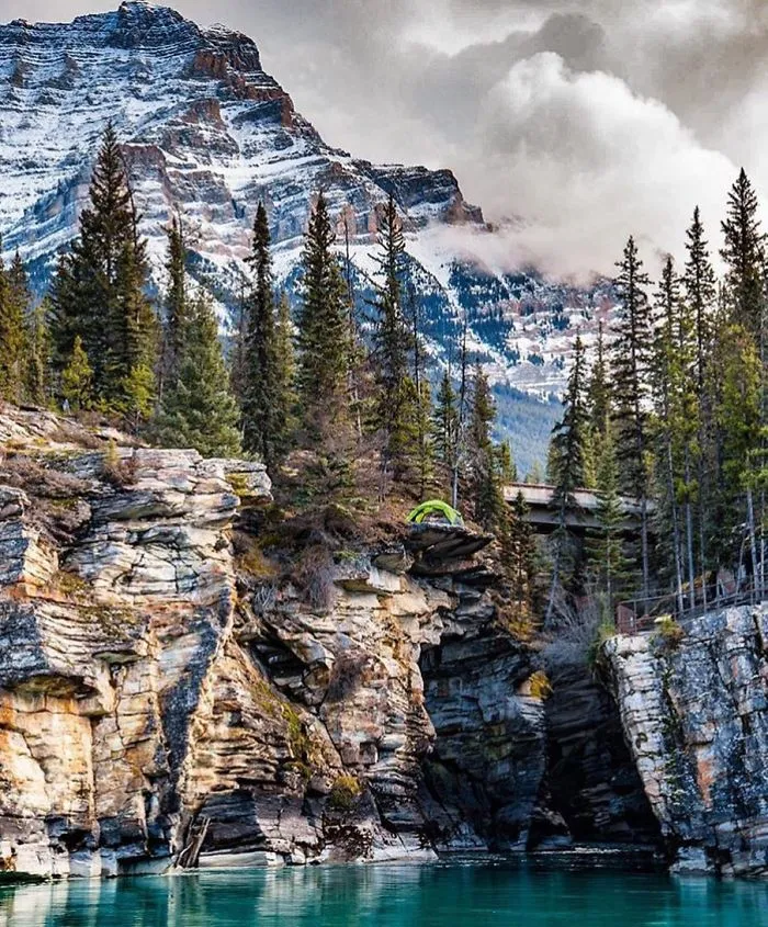 This Woman Makes Fun Of Campers Who Definitely "Did Not Sleep There"
