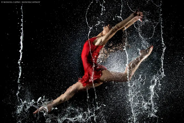 A Mind-Blowing Pictures In A Self-Made Water-Room By Manuel Cafini