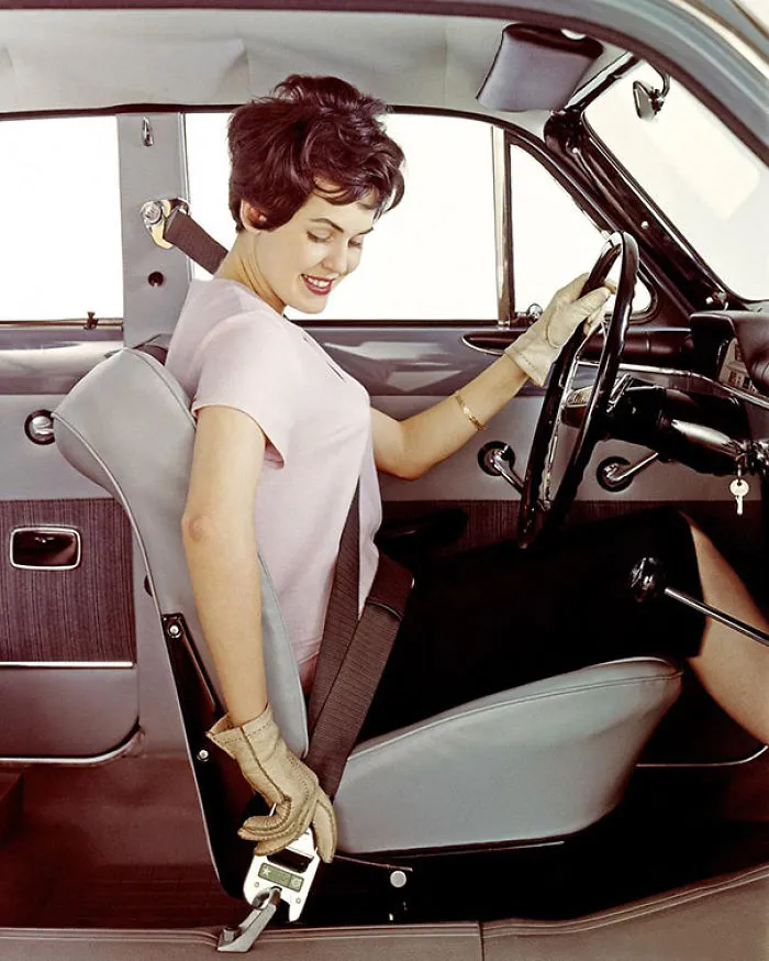 Mi Abuela Mostrando El Cinturón De Tres Puntos Como Modelo Para Volvo En 1959