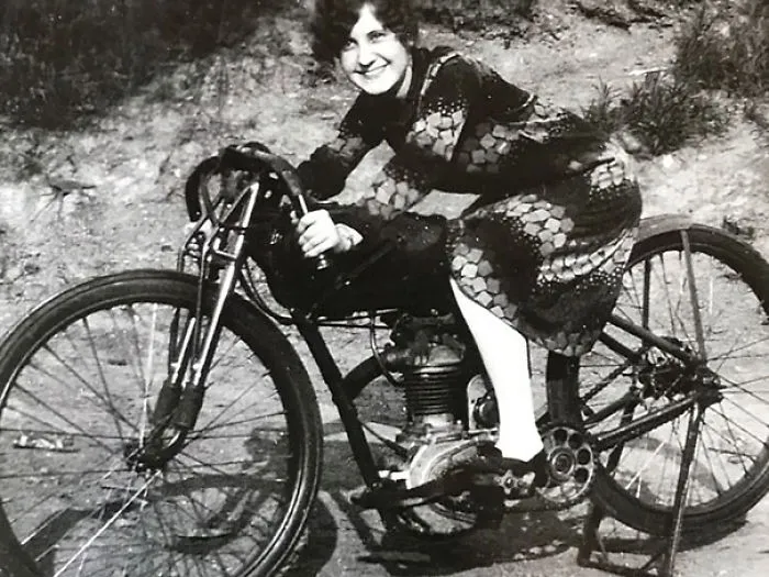Mi Abuela En Su Harley En 1926