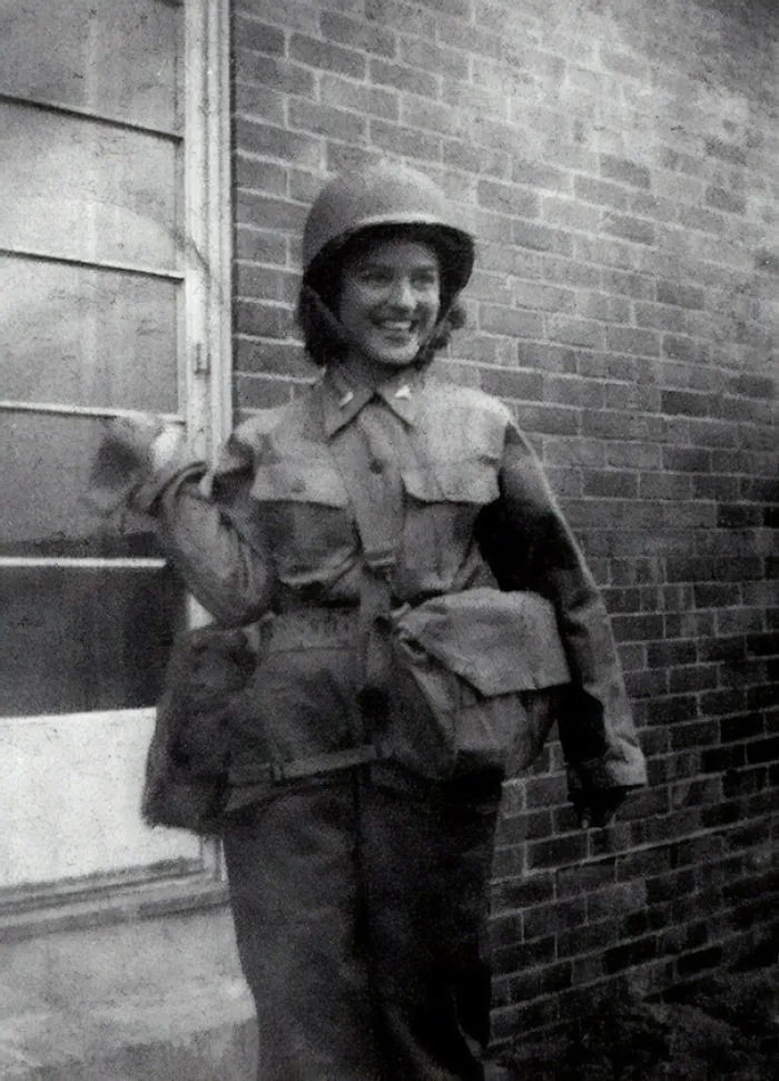 Mi Abuela Cumplió 98 Esta Semana. Esta Es Ella En Su Uniforme De Enfermera Durante La Segunda Guerra Mundial