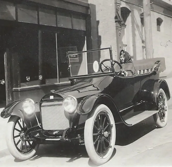 Mi Bisabuela En Su Coche Nuevo. Probablemente Fuese La Primera Mujer India En El Oeste De EEUU Que Tenía Un Coche (7 De Abril, 1916)