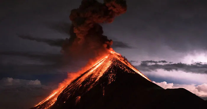 I Captured The Beauty Of The Volcano Fuego During The Eruption
