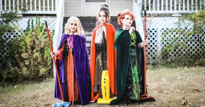 I Took Pictures Of Adorable Girls In The Theme Of Hocus Pocus