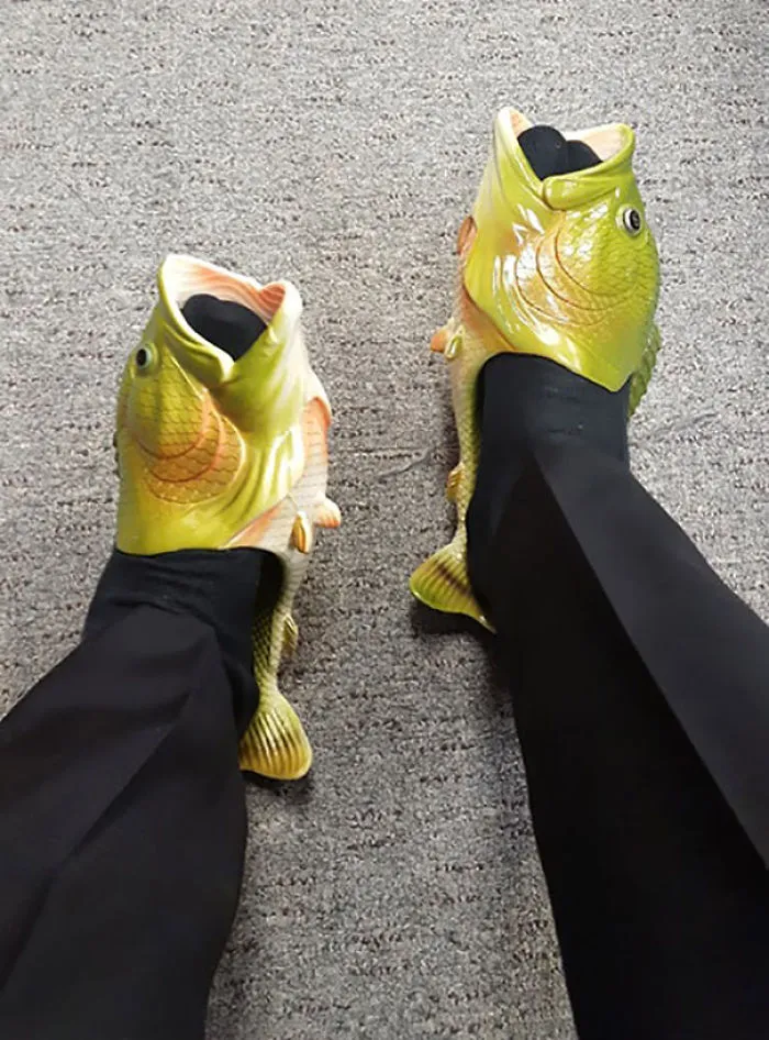 Mi novia dijo que dejaría de meterse con mis crocs si encontraba un calzado aún más feo