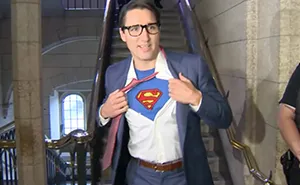 Justin Trudeau se abre la camisa y confirma lo que siempre pensamos que era