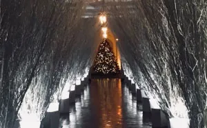 64 Hilarious Reactions To Melania Trump's 'Creepy' White House Christmas Decorations