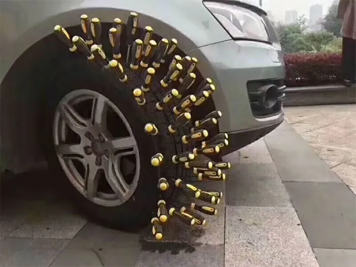 No Resbales En Invierno Nunca Más Clavando Destornilladores En Tus Ruedas