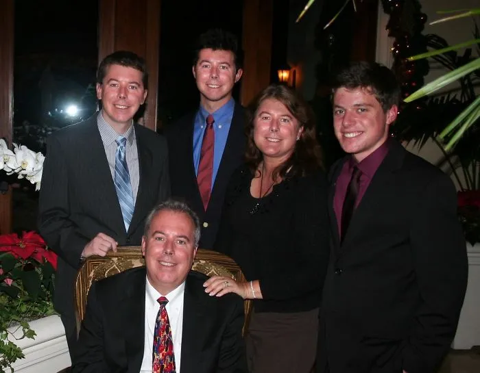 My Mom Wanted Me To "Make The Christmas Card Photo Look Better". Nailed It?