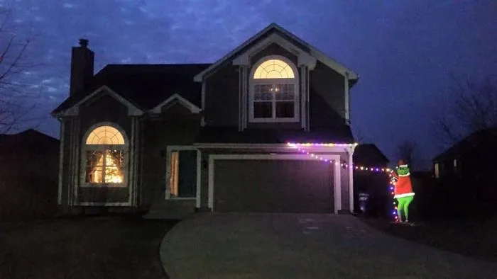 My Cousin Hates Decorating So He Did This