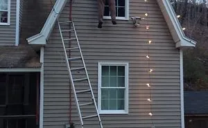 24 Times People Were So Lazy To Decorate For Christmas, They Came Up With The Most Genius Ideas