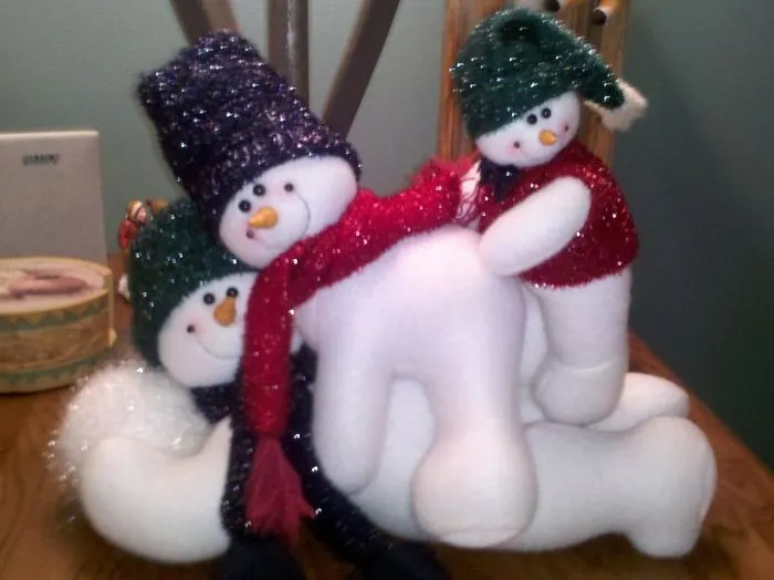 My Mom Saw Nothing Weird About This Christmas Decoration. I Beg To Differ