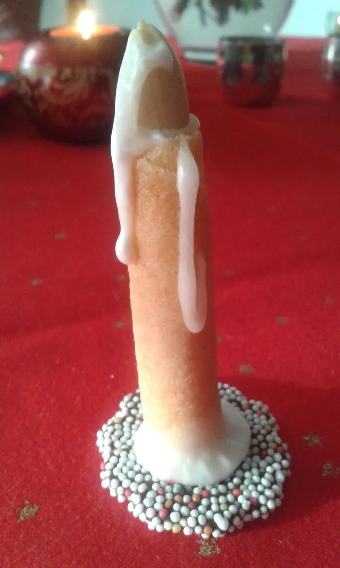Mi abuela ha querido hacer galletas navideñas en forma de vela, pero...