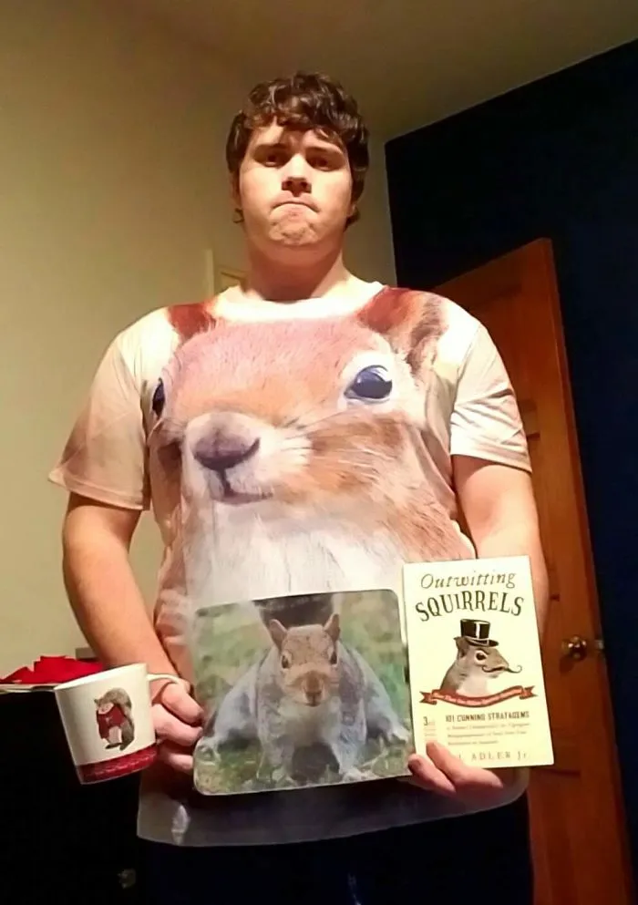 Una vez dije que mi animal favorito eran las ardillas. Desde entonces siempre me regalan cosas de ardillas