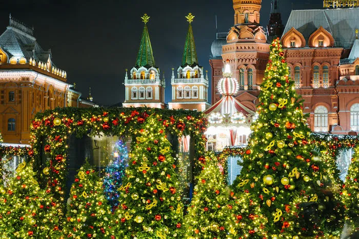 Moscow Looks Absolutely Magical During Christmas