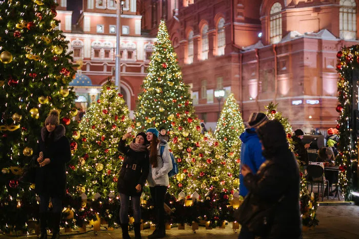 Moscow Looks Absolutely Magical During Christmas