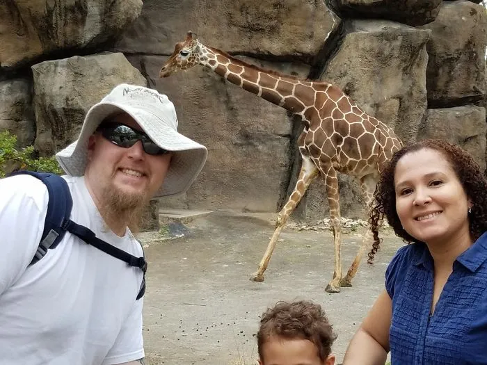When You Ask A Stranger To Take A Picture Of Your Family And She Forgets You Have A Son
