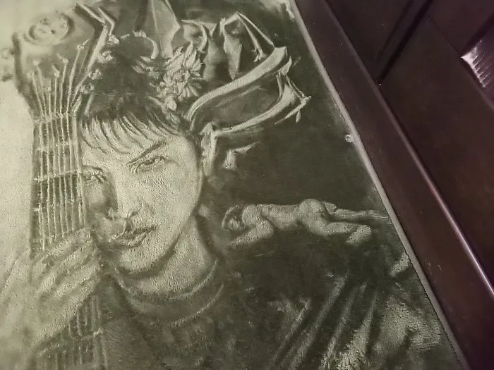This Lady Draws On Her Carpet And The Result Is So Good, You'll Never Want To Step On It