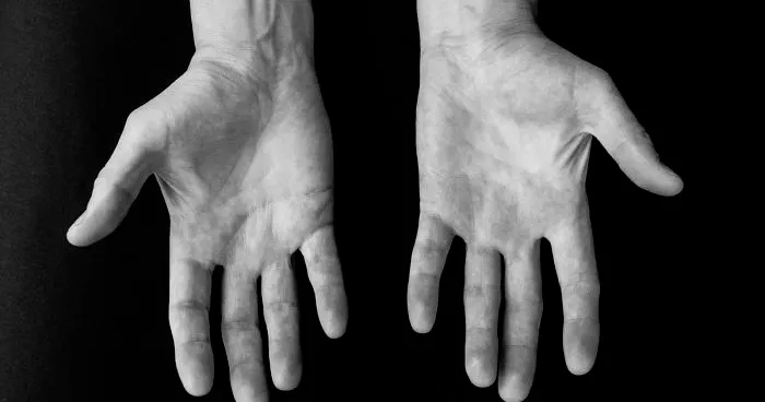 Photographer Captures "Chiromancy" In Hands Of People With Different Professions Over 45 Years Old