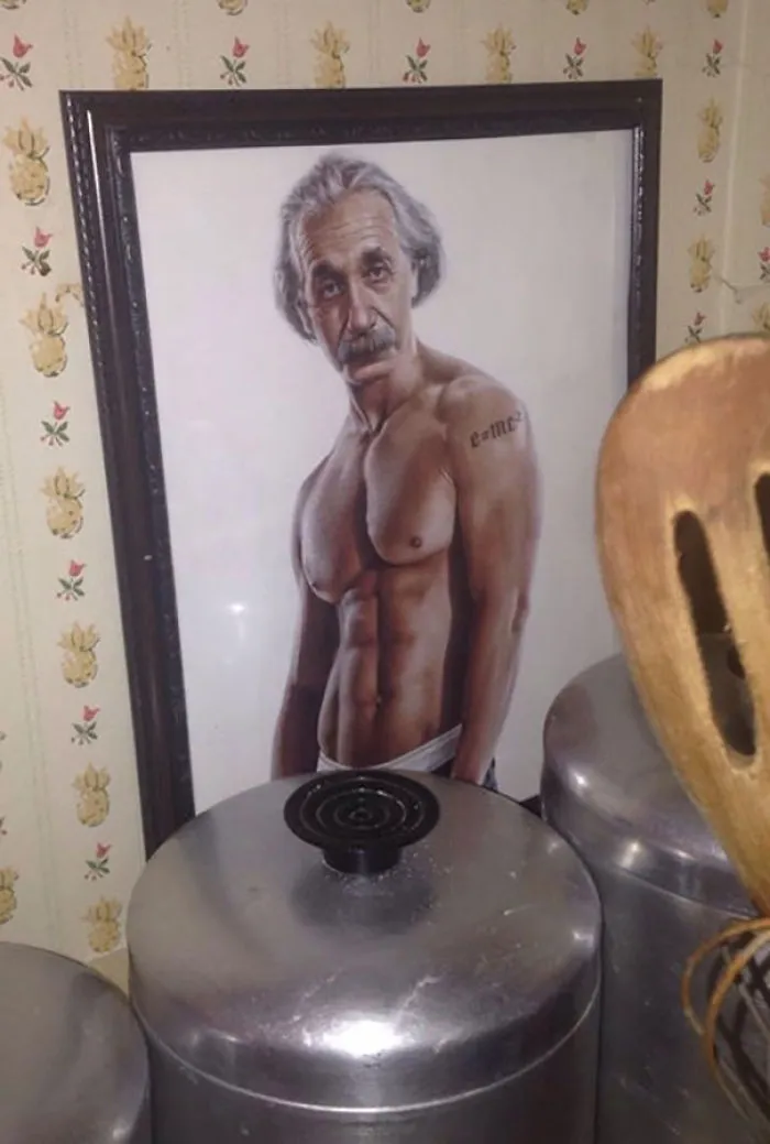 Encontré esto escondido tras unos tarros en casa de mi abuela viuda de 86 años