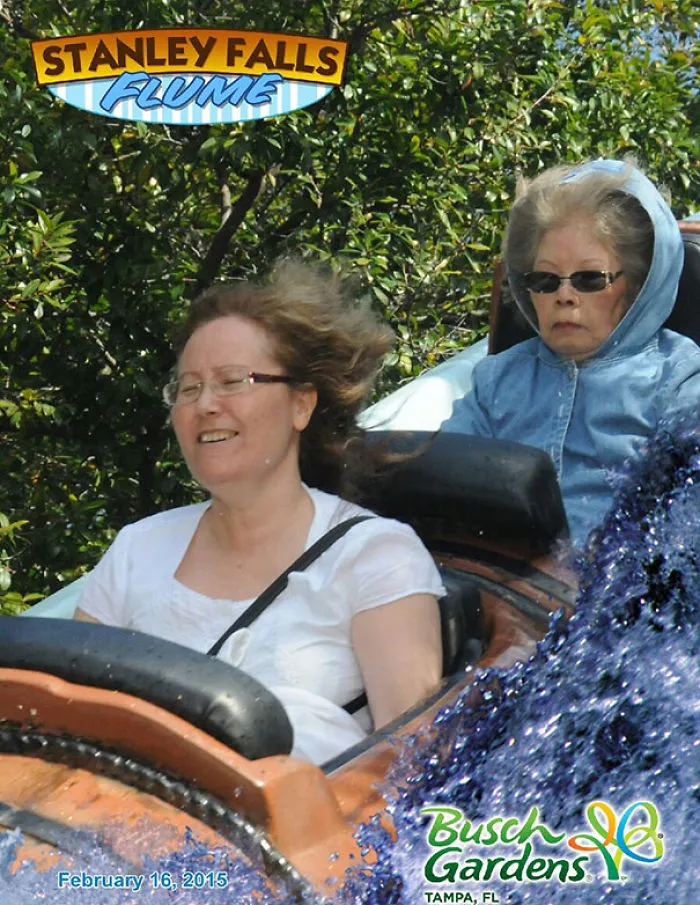 La abuela no está muy impresionada