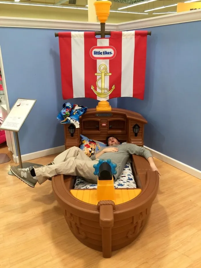 Perdió a su marido en la tienda Babies R Us. Lo encontró 20 minutos después