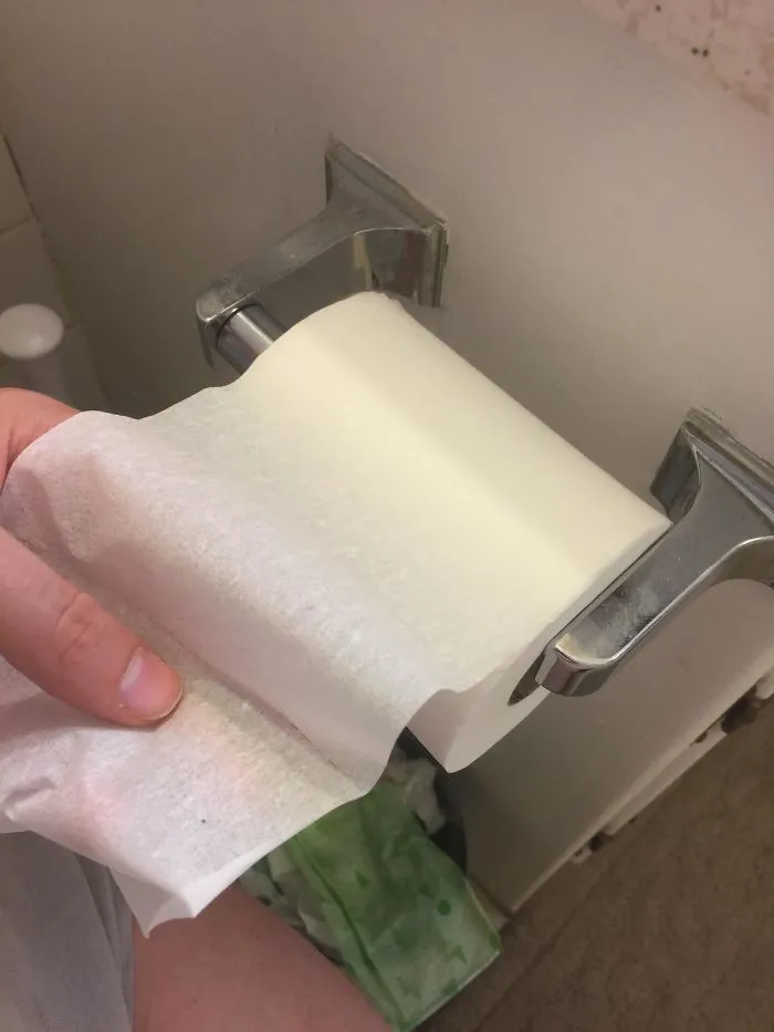 Mi Mujer Compró Papel Higiénico Por Primera Vez. Una Capa. Vivo Con Un Monstruo
