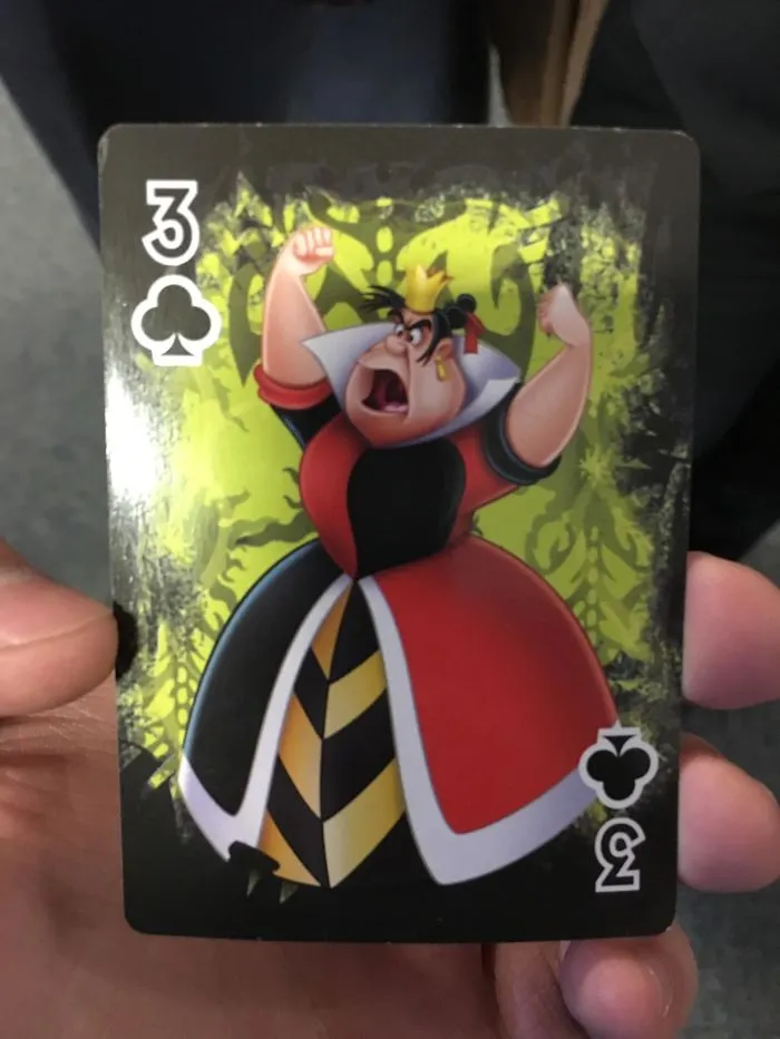 En El Mazo De Cartas De Villanos De Disney, La Reina De Corazones Es El Tres De Tréboles