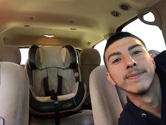 Instalé un Ipad en el panel del coche, lo llevé a lavar y me encontré un selfie del empleado
