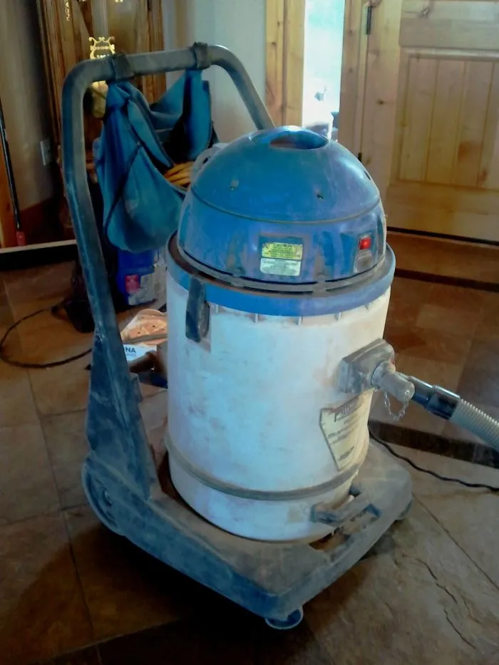 Dusty vacuum resembling R2-D2, an accidental cosplay perfect for Comic Con.