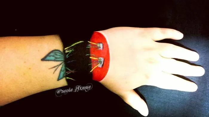 Electric Wire Hand